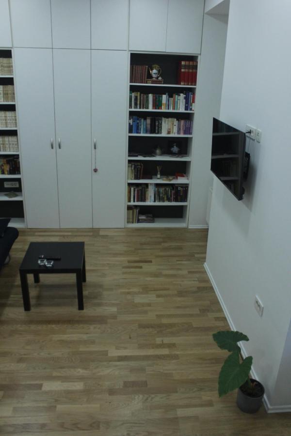 Poppy By Ambasador Apartment