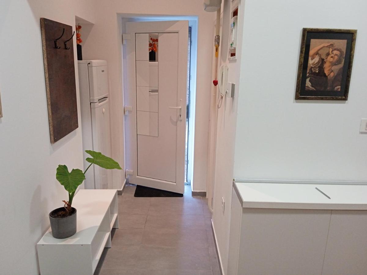 Poppy By Ambasador Apartment *