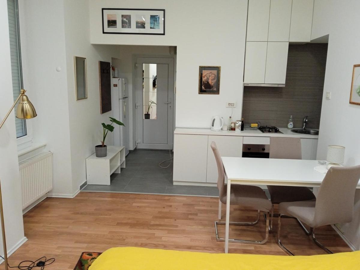 Poppy By Ambasador Apartment *
